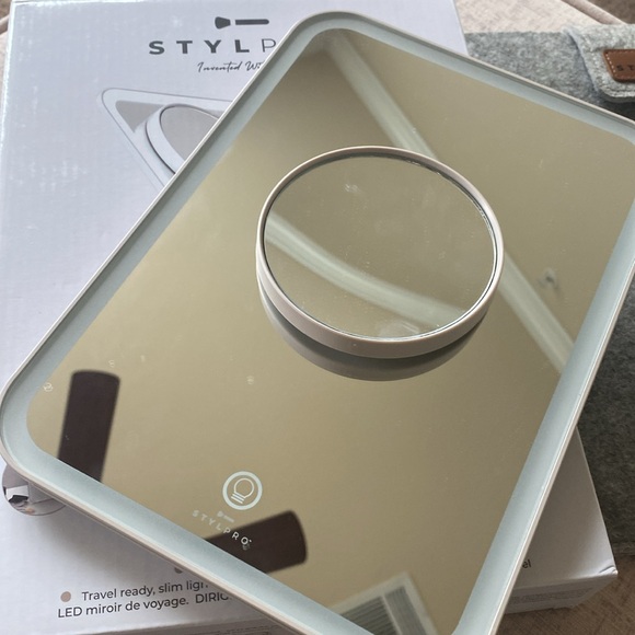 STYLPRO GLOW AND GO MIRROR 10x magnification - Picture 3 of 7